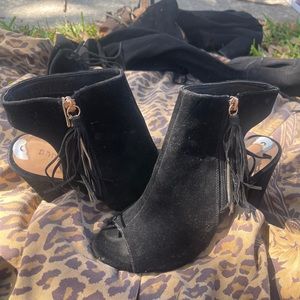 Cute black heels with gold accents